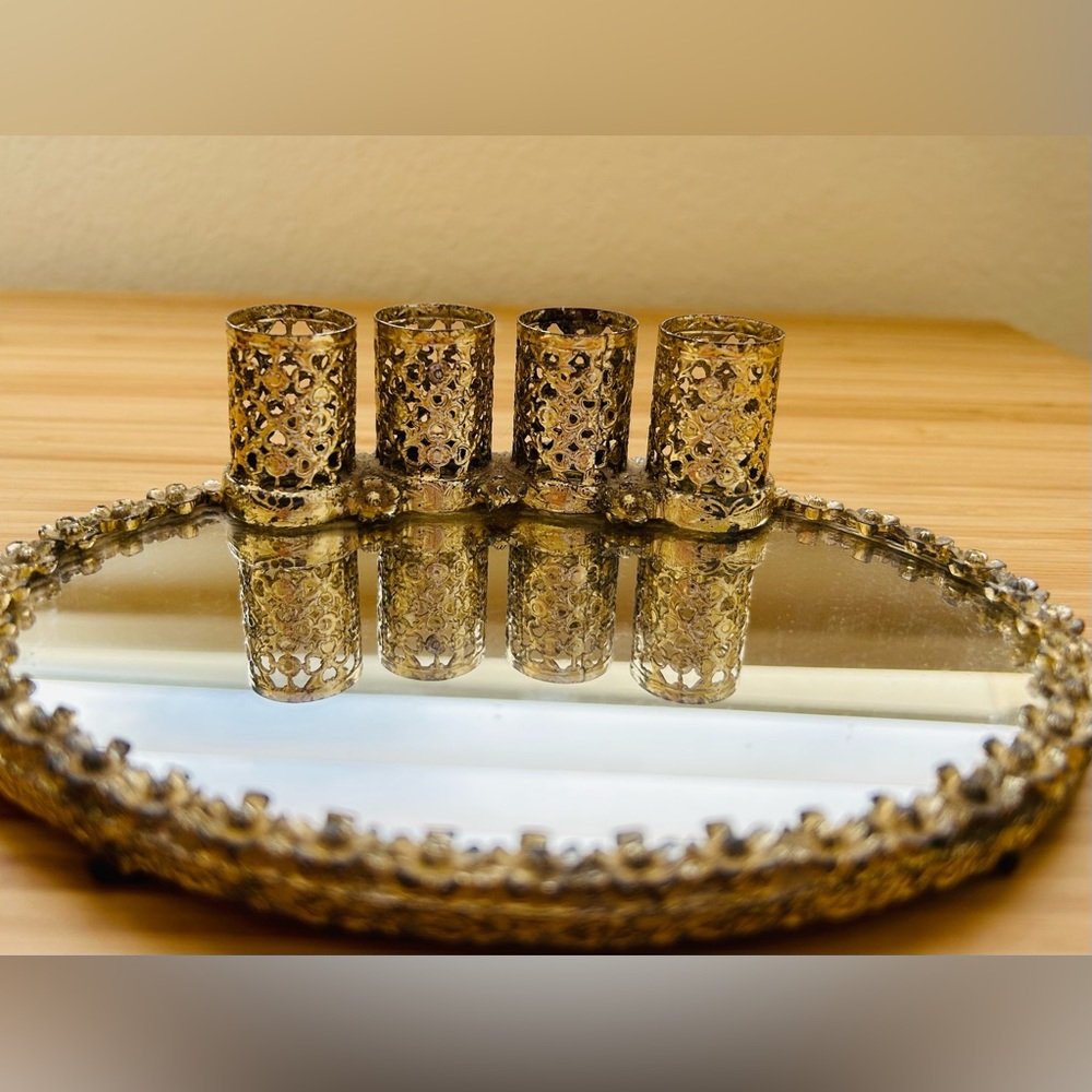 Vintage lipstick holder and mirror. Excellent condition!